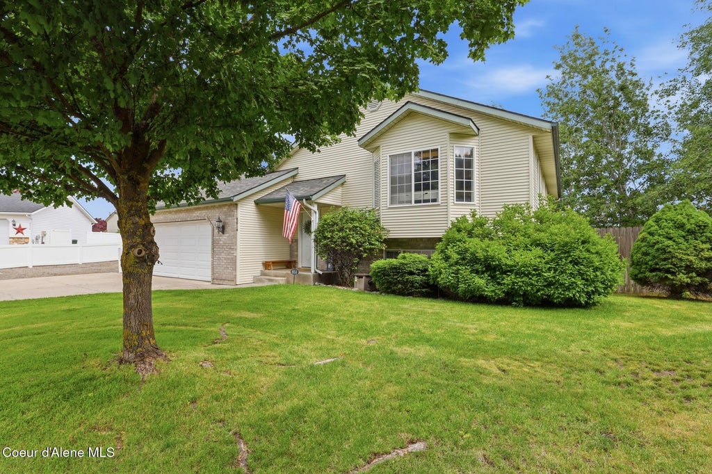 Photo of 8814 Torrey LN, Hayden, ID 83835 (MLS # 26-5818)