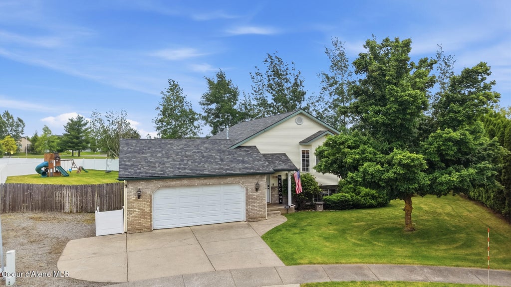 Photo of 8814 Torrey LN, Hayden, ID 83835 (MLS # 26-5818)