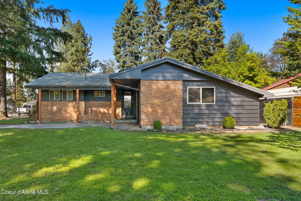 Photo of 1705 MONTANA Ave, Coeur dAlene, ID 83814 (MLS # 25-9731)