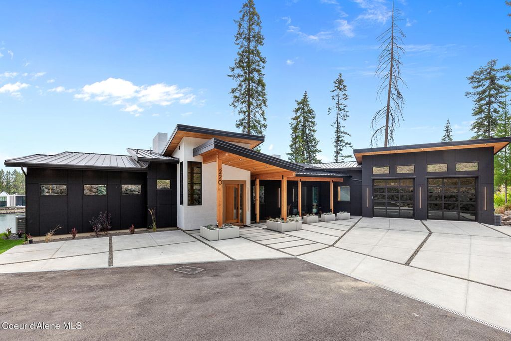 Photo of 220 Millview Lane Ln, Coeur dAlene, ID 83814 (MLS # 25-8572)