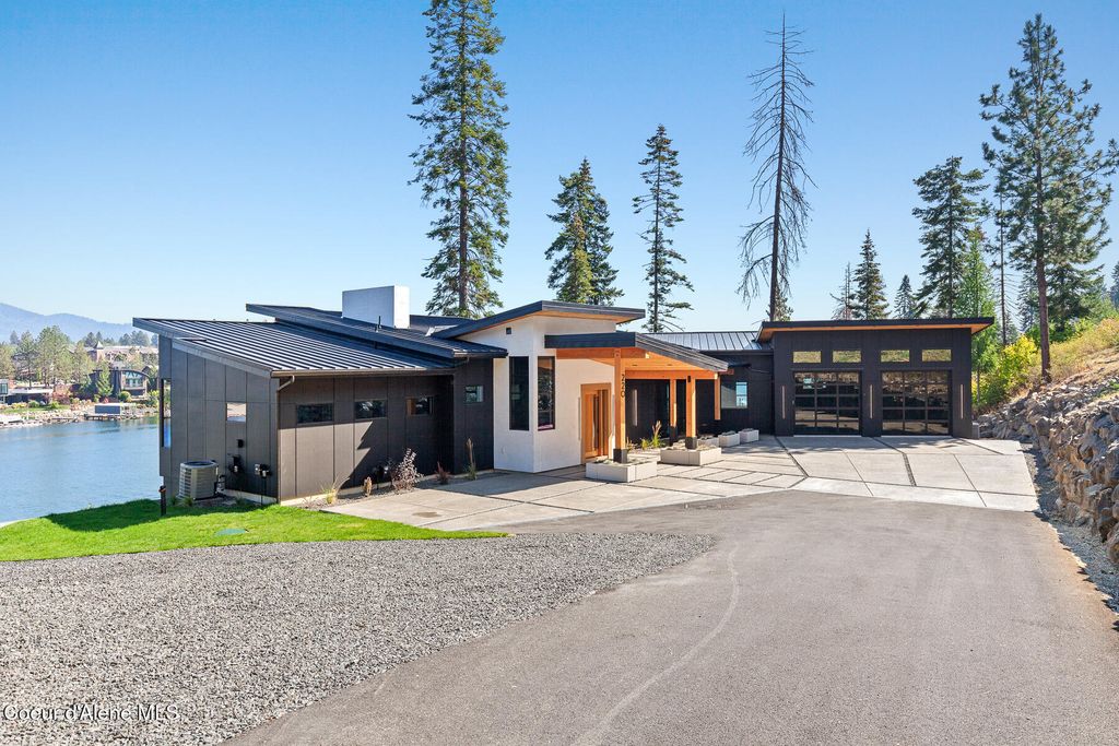 Photo of 220 Millview Lane Ln, Coeur dAlene, ID 83814 (MLS # 25-8572)