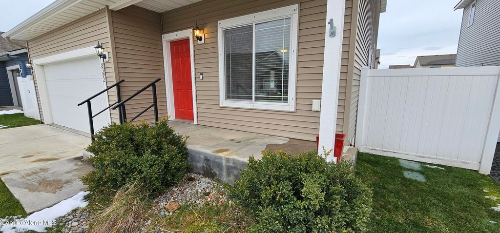 Photo of 8392 Scotsworth St, Post Falls, ID 83854 (MLS # 26-2415)