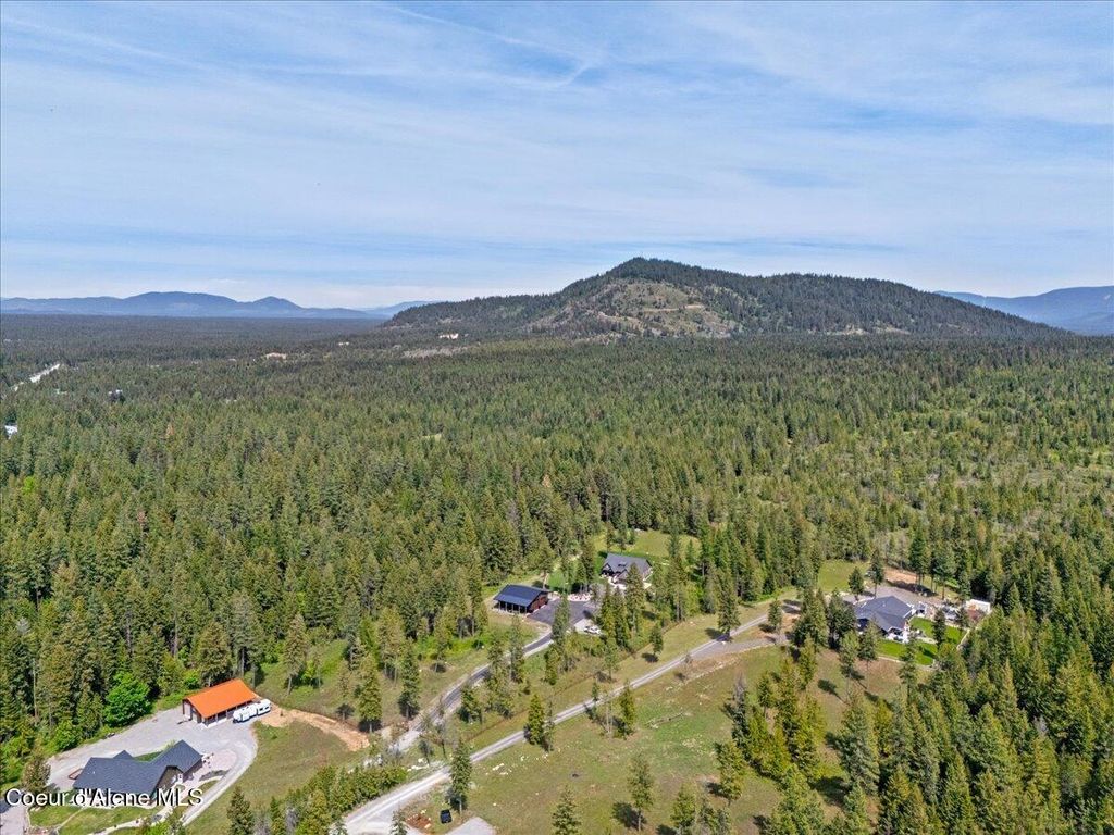 Photo of 5055 Whipsaw Ln, Rathdrum, ID 83858 (MLS # 26-4793)