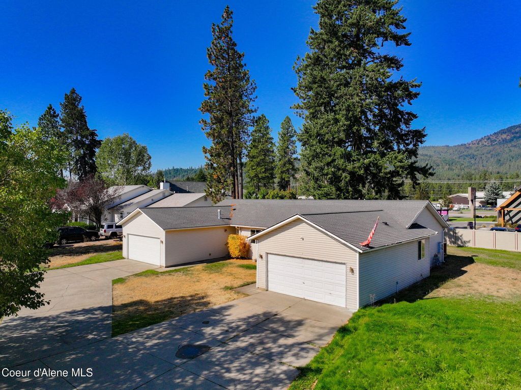 Photo of 15523 VERA St, Rathdrum, ID 83858 (MLS # 25-9785)
