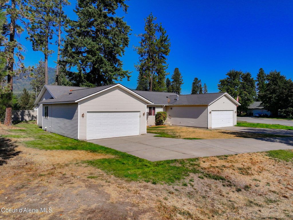 Photo of 15523 VERA St, Rathdrum, ID 83858 (MLS # 25-9785)