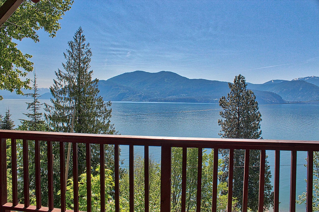 Photo of 93 Blue Jay Dr, Sagle, ID 83860 (MLS # 26-9216)