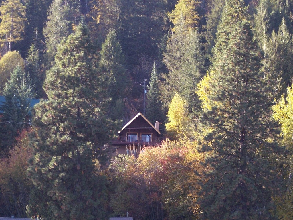 Photo of 93 Blue Jay Dr, Sagle, ID 83860 (MLS # 26-9216)