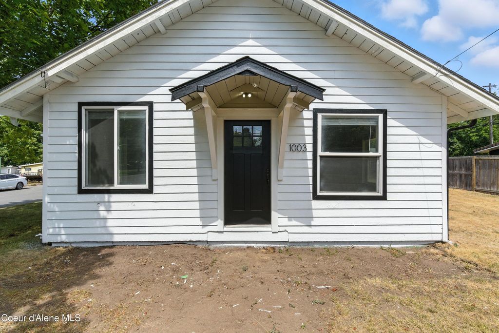 Photo of 1003 HARRISON Ave, Coeur dAlene, ID 83814 (MLS # 25-8075)