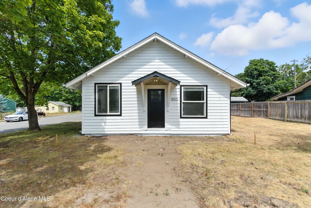 Photo of 1003 HARRISON Ave, Coeur dAlene, ID 83814 (MLS # 25-8075)