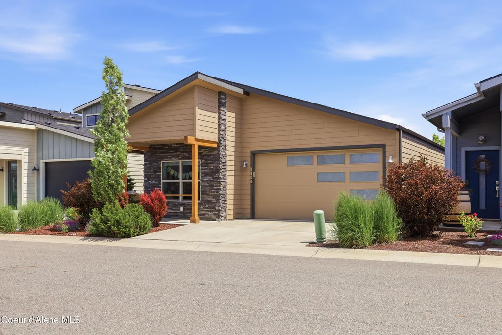 Photo of 3304 Rosalia Rd, Coeur dAlene, ID 83814 (MLS # 26-5737)