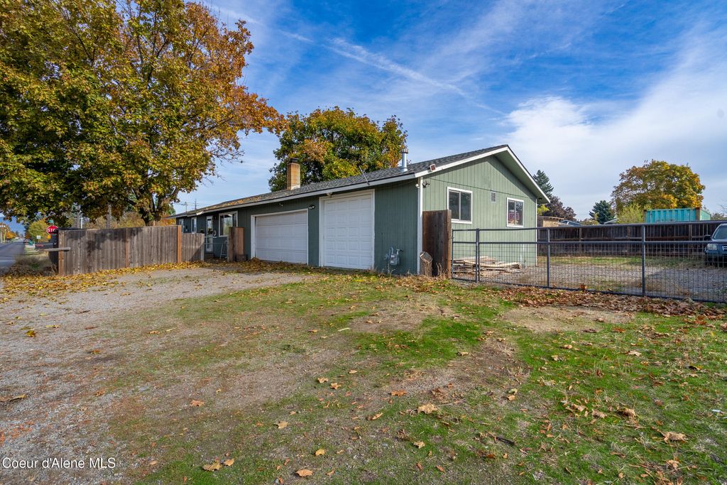 Photo of 1164 Syringa St, Post Falls, ID 83854 (MLS # 25-10571)