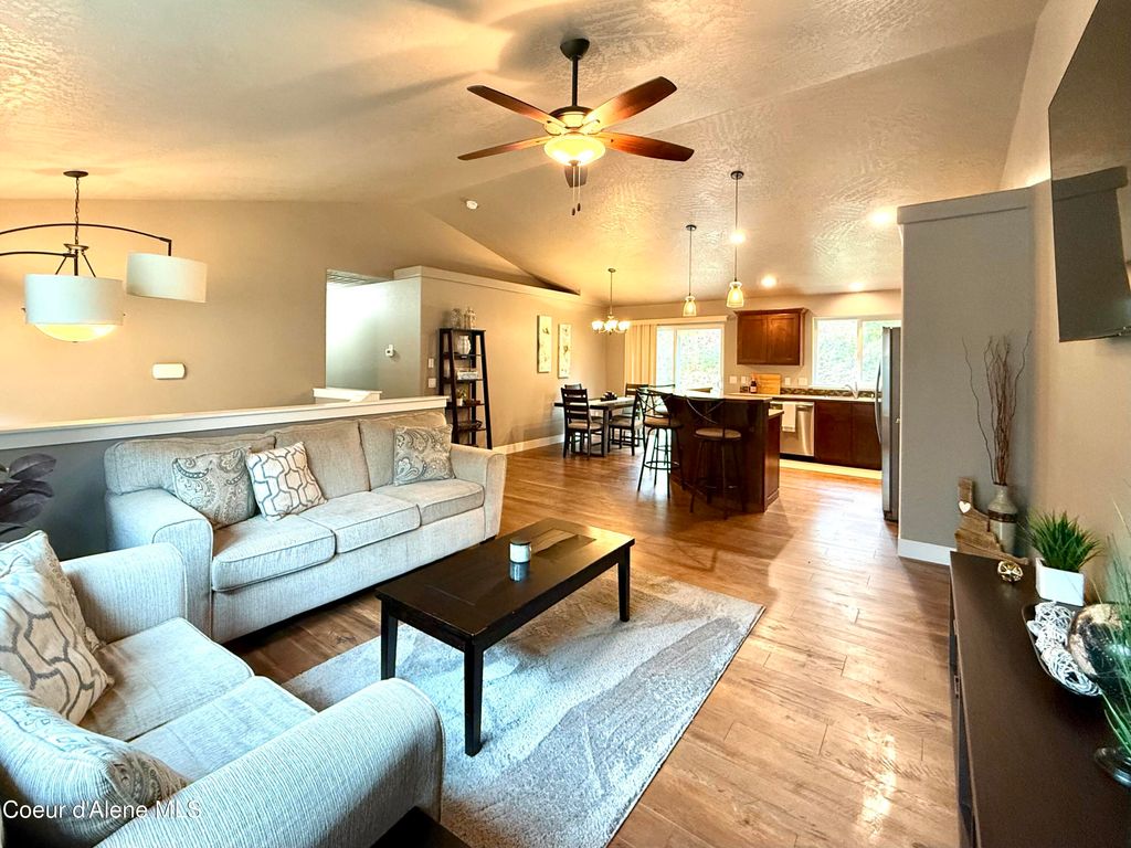 Photo of 205 Old Farm, Pinehurst, ID 83850 (MLS # 26-1400)