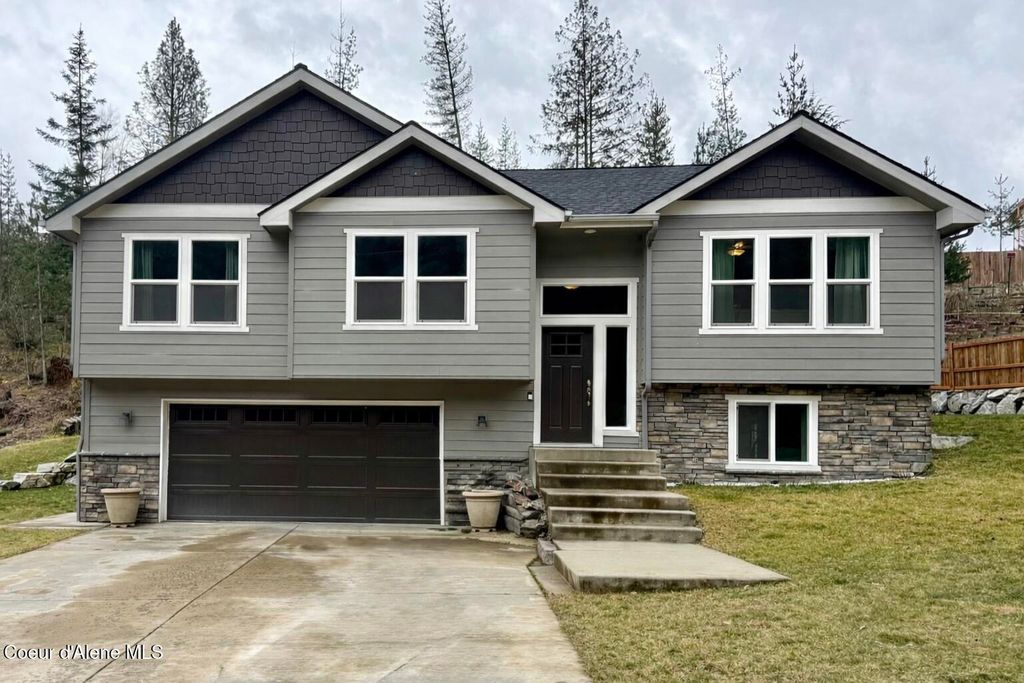 Photo of 205 Old Farm, Pinehurst, ID 83850 (MLS # 26-1400)