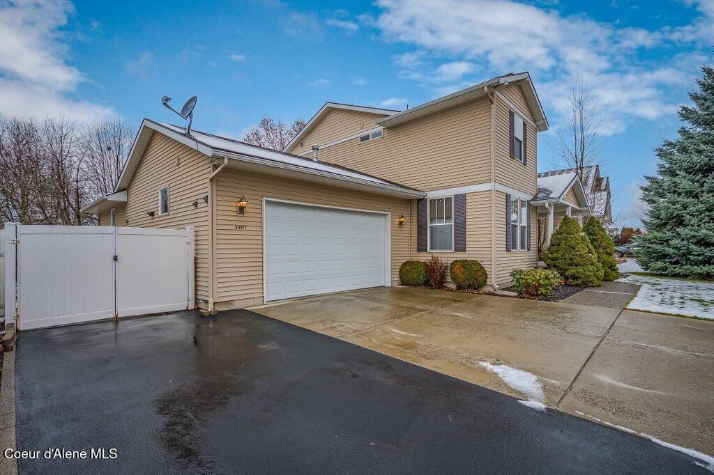 Photo of 4407 Lennox Loop, Coeur dAlene, ID 83815 (MLS # 25-11431)