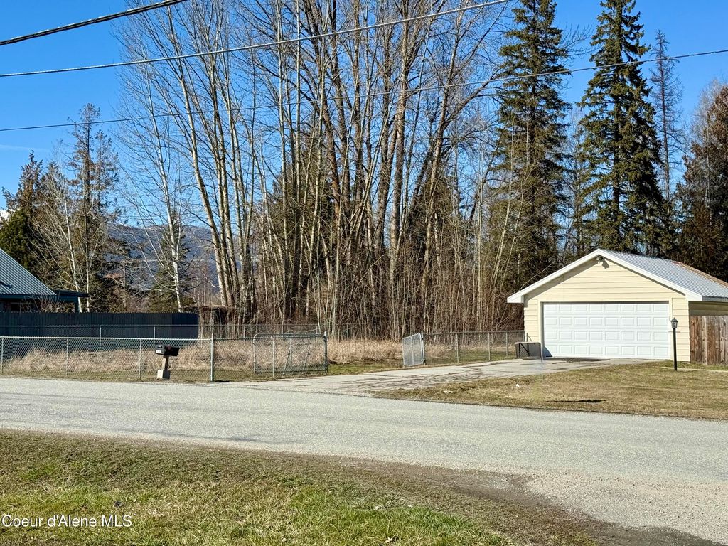 Photo of 61 Whiskey Jack Rd, Sandpoint, ID 83864 (MLS # 26-1738)