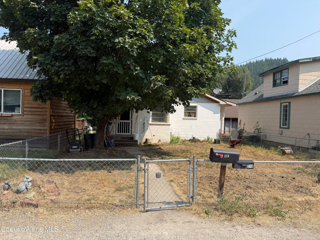 Photo of 218 Idaho AVE, Kellogg, ID 83837 (MLS # 26-8048)