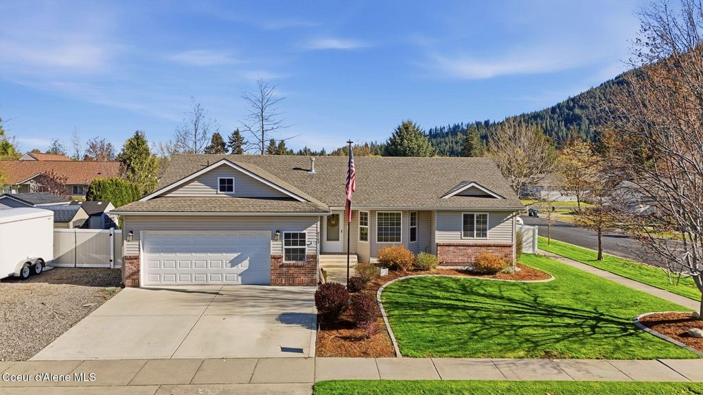Photo of 2143 Greenleaf Ln, Coeur dAlene, ID 83815 (MLS # 26-4077)