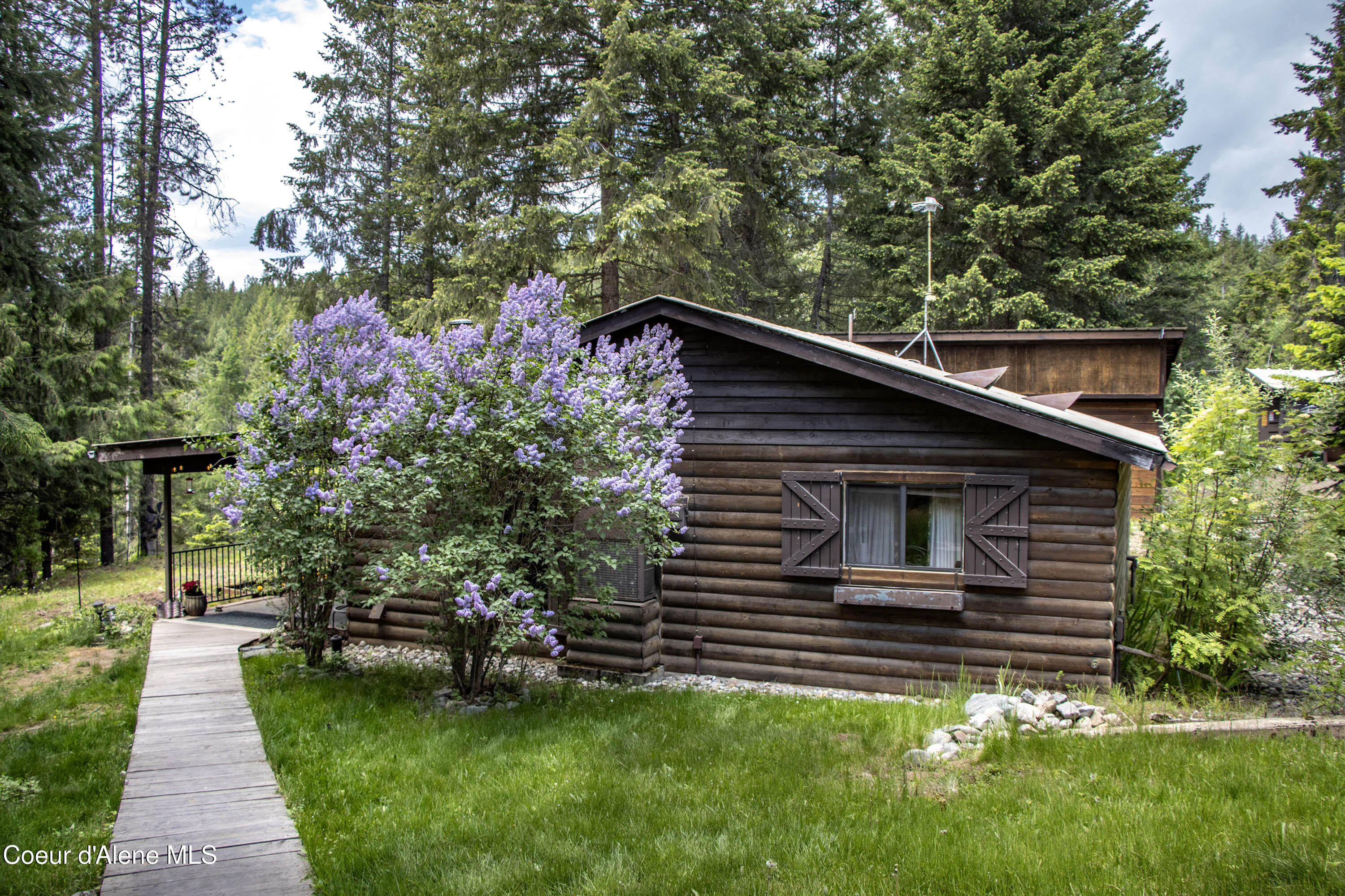2864 Blacktail Rd, Cocolalla, Alaska image 3