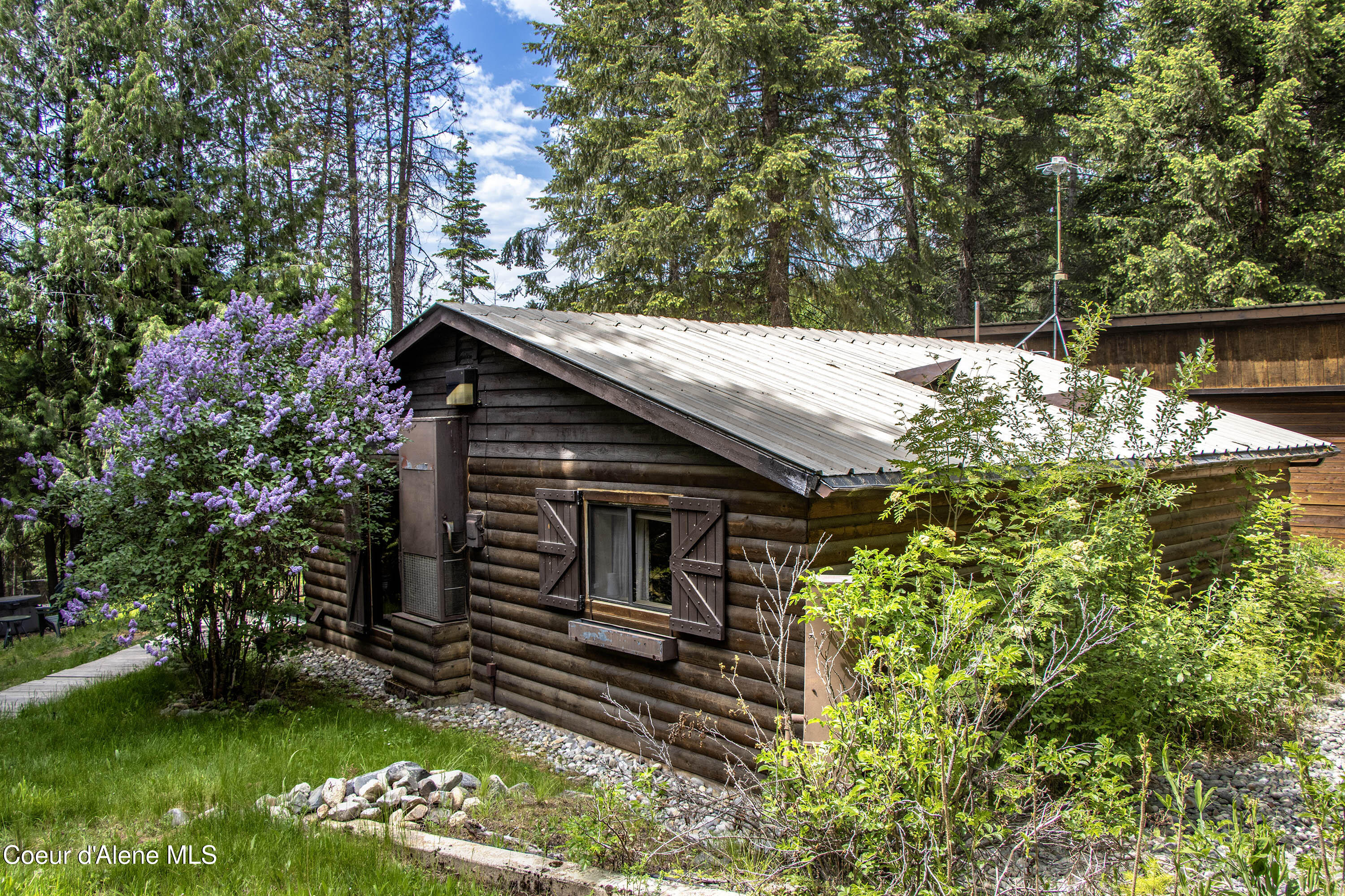 2864 Blacktail Rd, Cocolalla, Alaska image 2