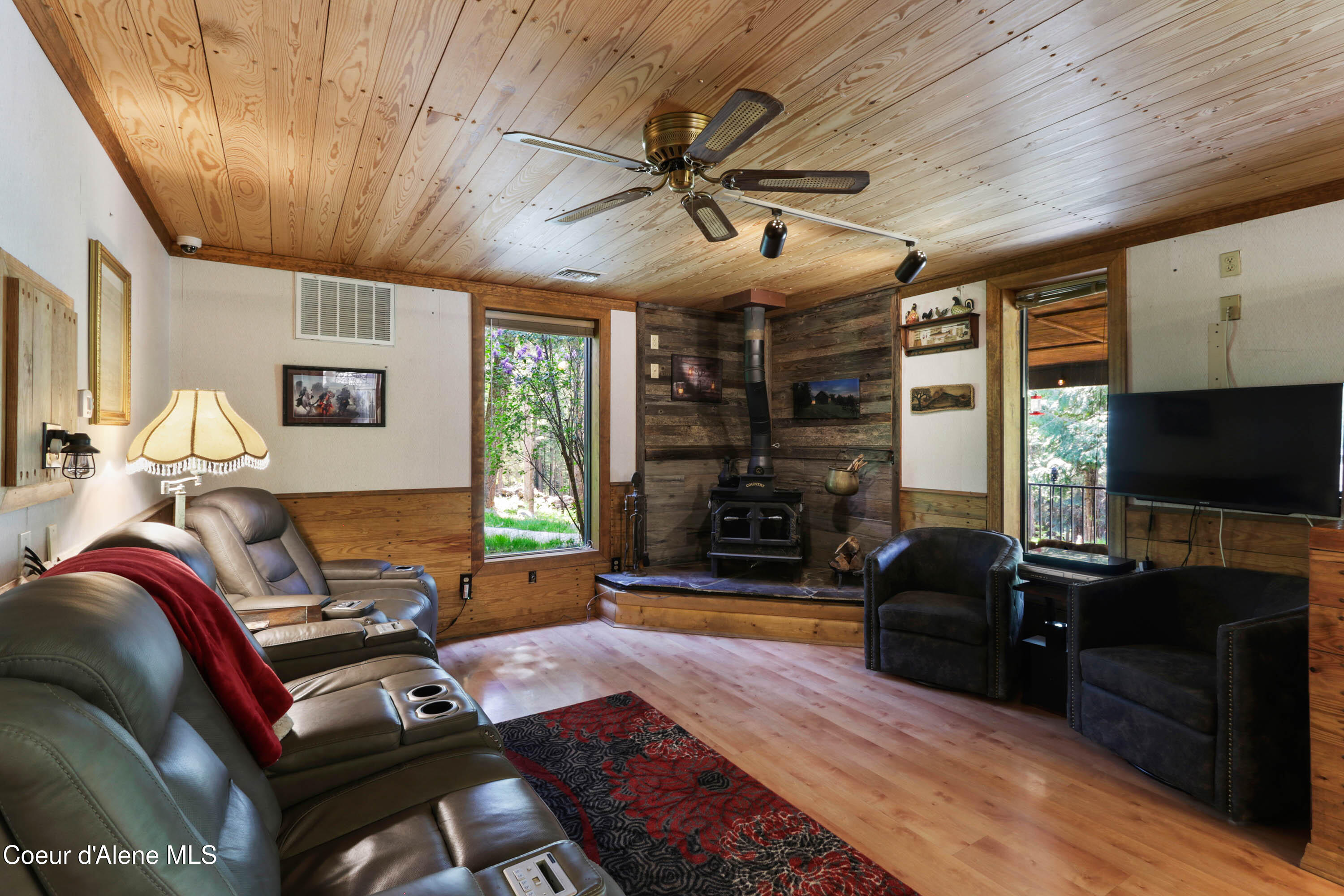 2864 Blacktail Rd, Cocolalla, Alaska image 10