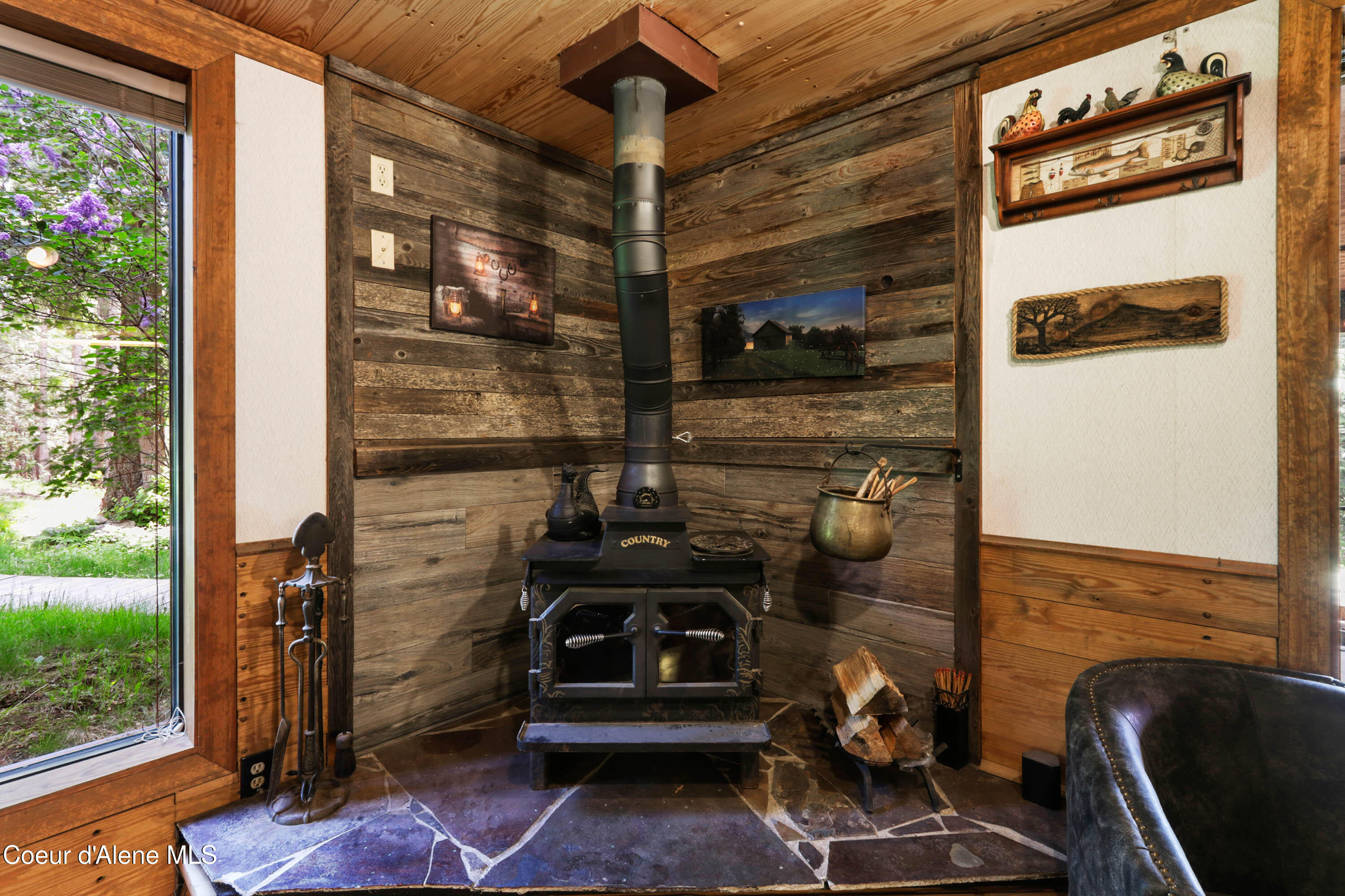 2864 Blacktail Rd, Cocolalla, Alaska image 12