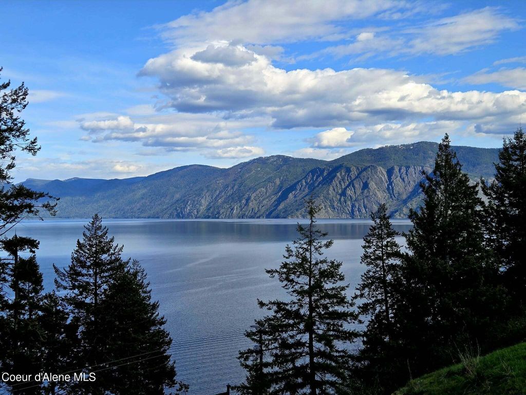 Photo of 79 Outrigger Dr, Sagle, ID 83860 (MLS # 26-4296)
