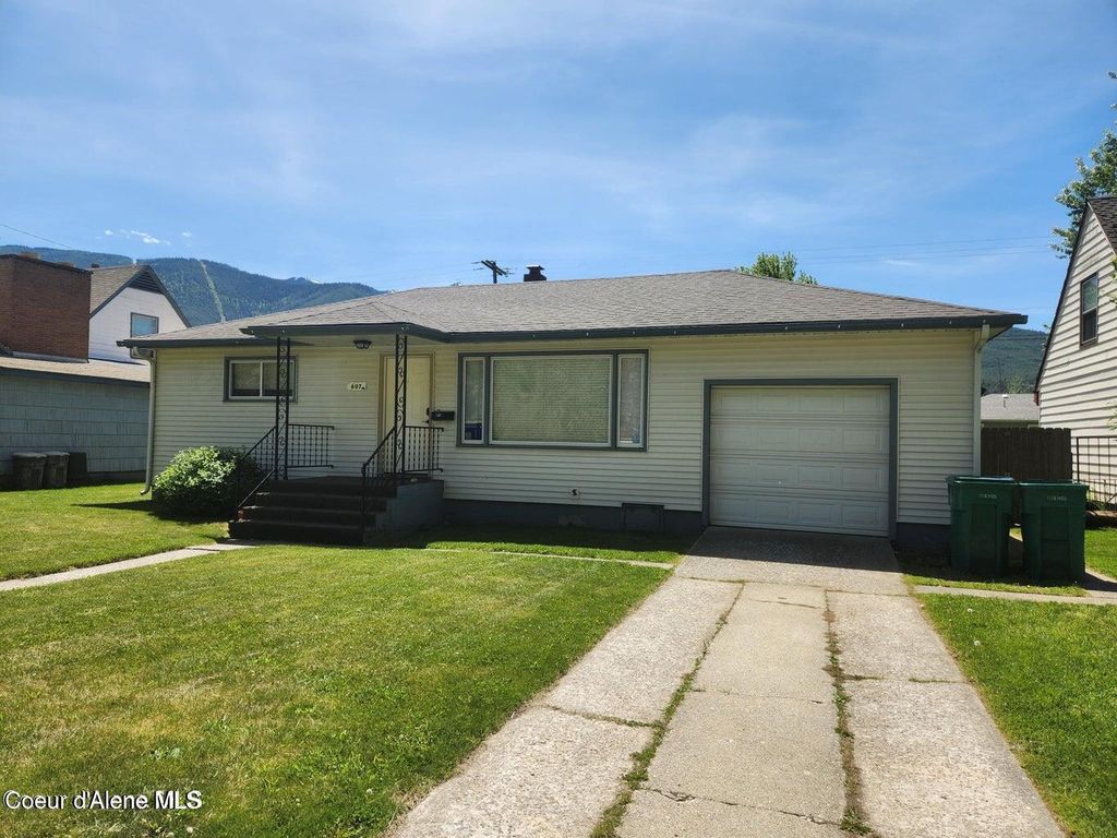 Photo of 607 Riverside Ave, Kellogg, ID 83837 (MLS # 25-11643)