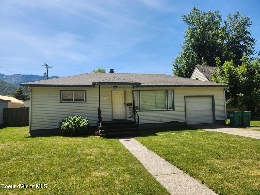 Photo of 607 Riverside Ave, Kellogg, ID 83837 (MLS # 25-11643)