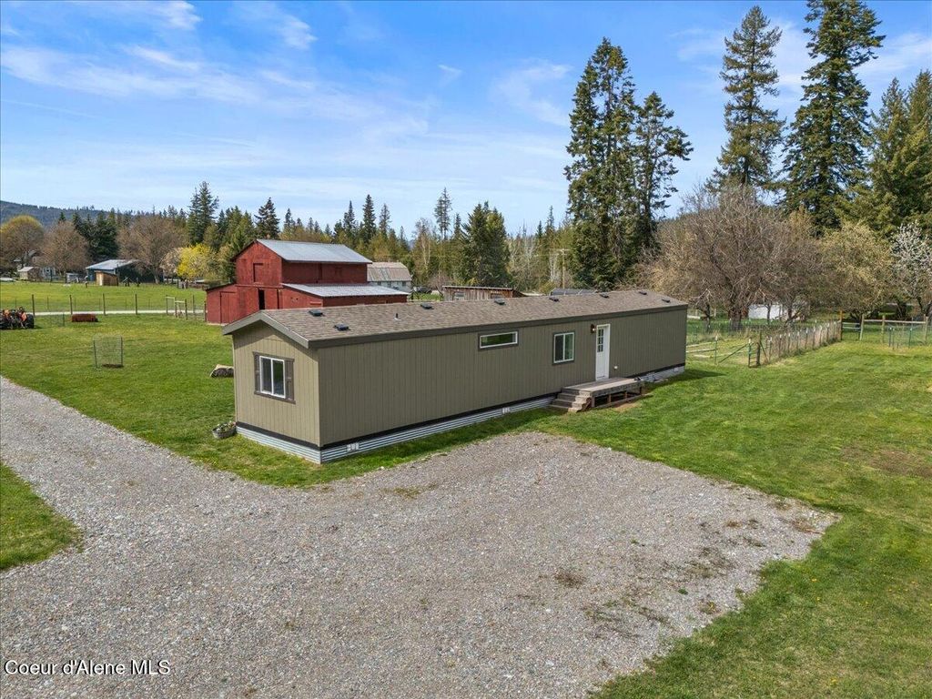 Photo of 69 Turner Dr, Priest River, ID 83856 (MLS # 26-3834)