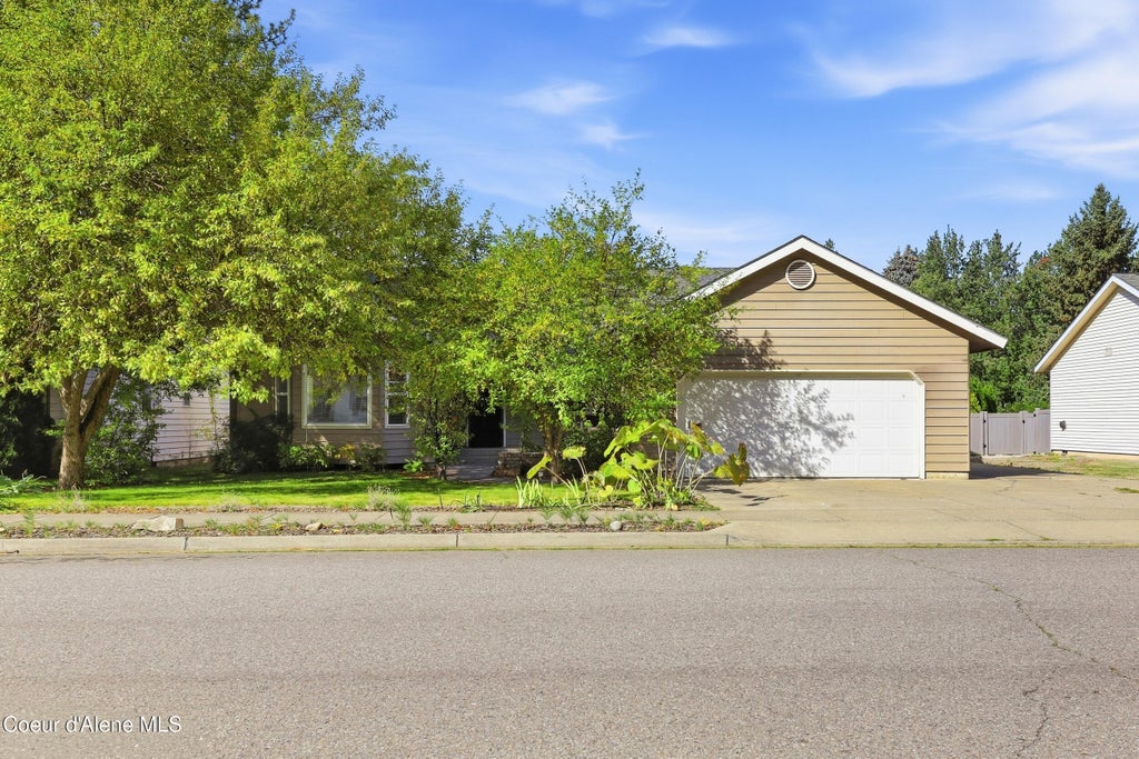Photo of 6309 Pinegrove DR, Coeur dAlene, ID 83815 (MLS # 26-9522)