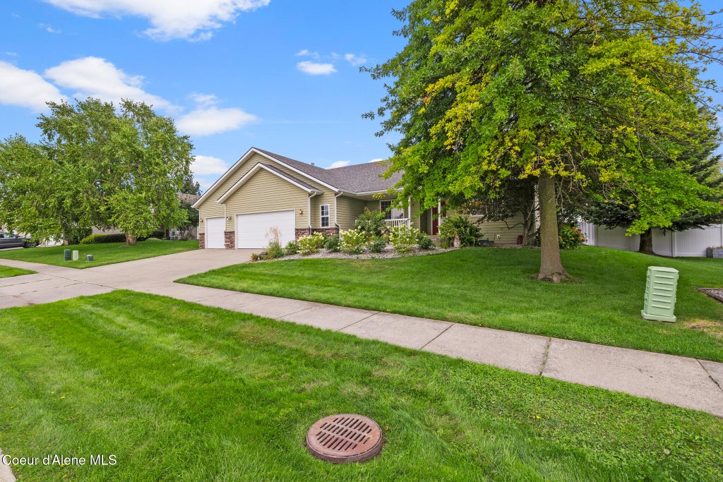 Photo of 9015 Torrey LN, Hayden, ID 83835 (MLS # 26-9294)