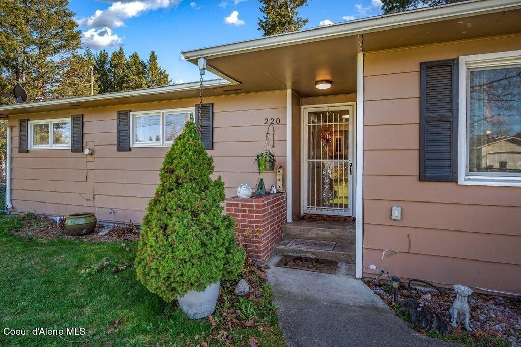 Photo of 220 Orchard, Hayden, ID 83835 (MLS # 26-3229)