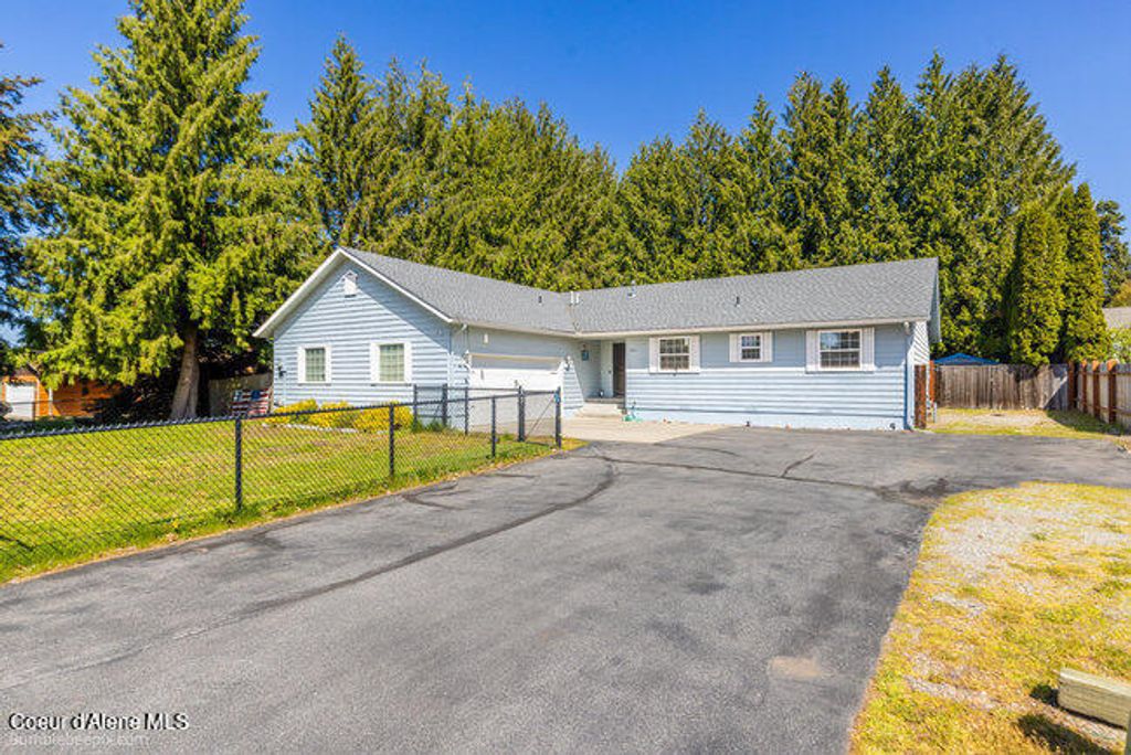 Photo of 1547 Stratford Dr, Hayden, ID 83835 (MLS # 25-4346)