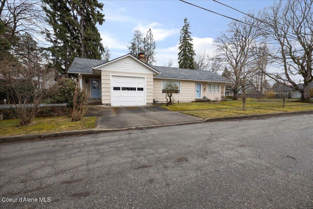 Photo of 401 1st Ave, Sandpoint, ID 83864 (MLS # 26-2481)