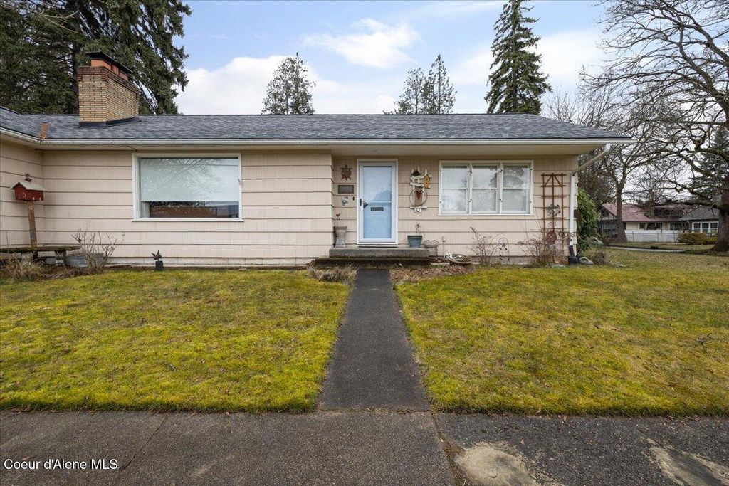 Photo of 401 1st Ave, Sandpoint, ID 83864 (MLS # 26-2481)