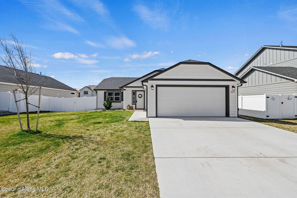 Photo of 16237 Hadley Loop, Rathdrum, ID 83858 (MLS # 26-2568)