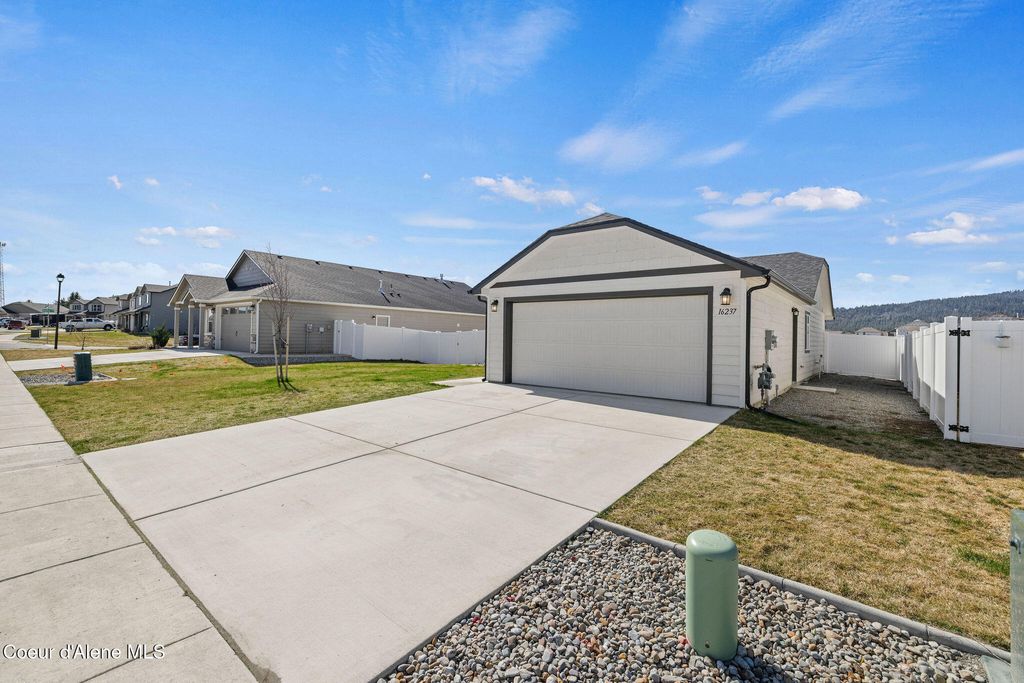 Photo of 16237 Hadley Loop, Rathdrum, ID 83858 (MLS # 26-2568)