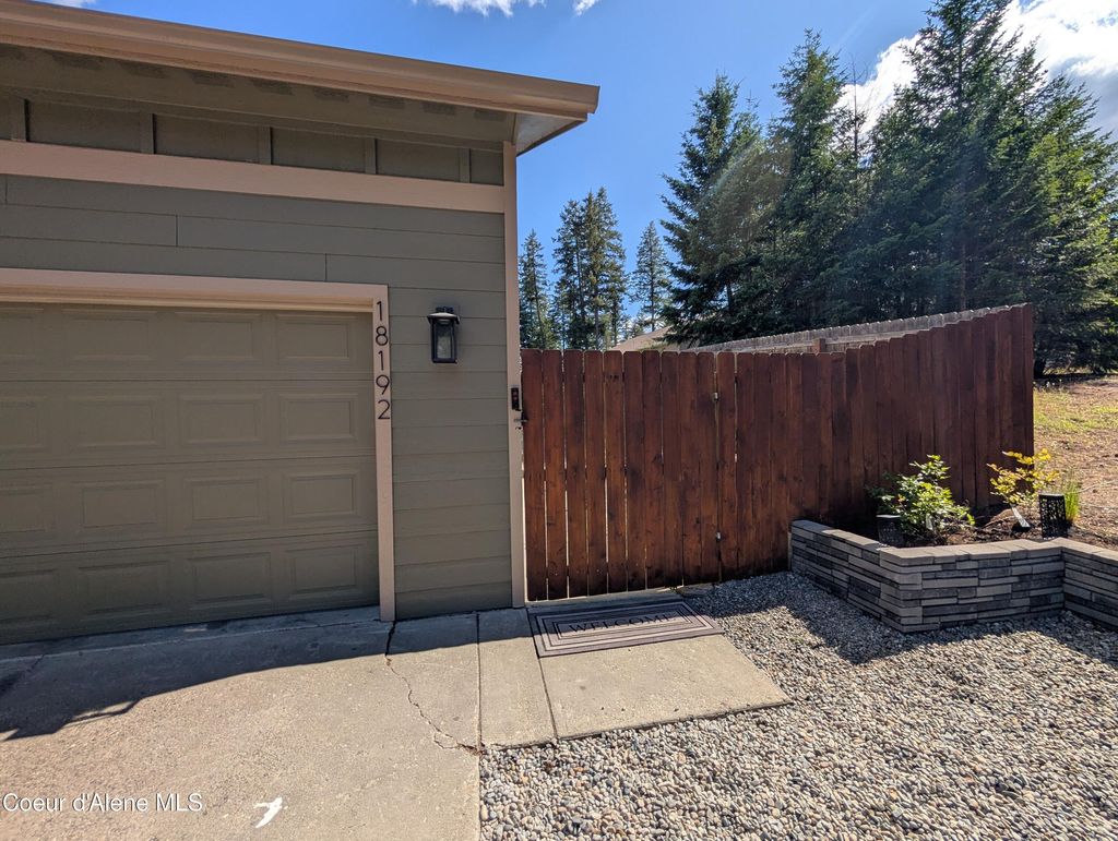 Photo of 18192 Spuler LN, Hauser, ID 83854 (MLS # 26-6873)