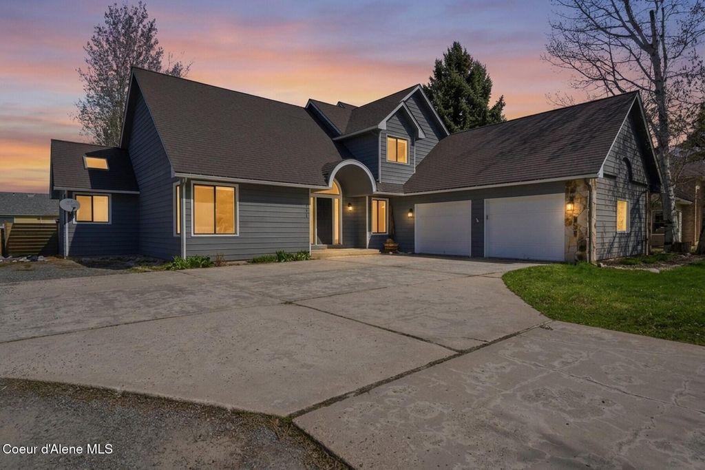 Photo of 611 Ponder Point Point, Sandpoint, ID 83864 (MLS # 26-3383)