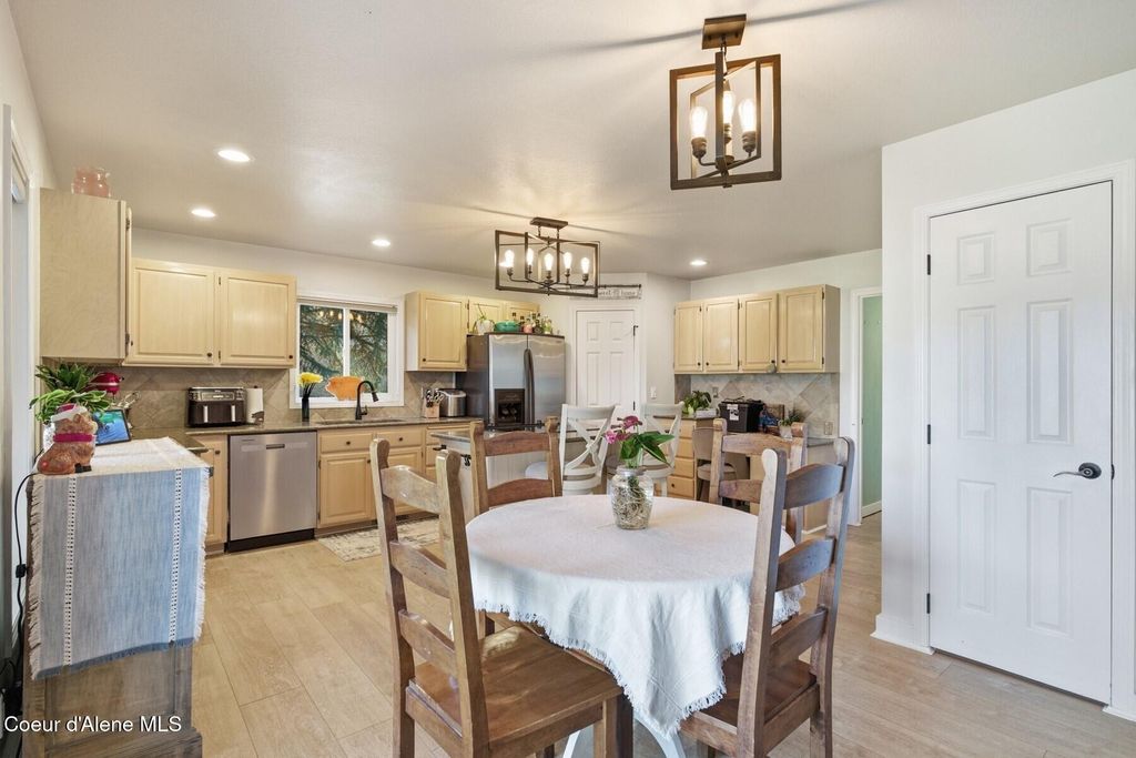 Photo of 611 Ponder Point Point, Sandpoint, ID 83864 (MLS # 26-3383)