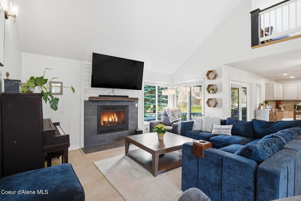 Photo of 611 Ponder Point Point, Sandpoint, ID 83864 (MLS # 26-3383)