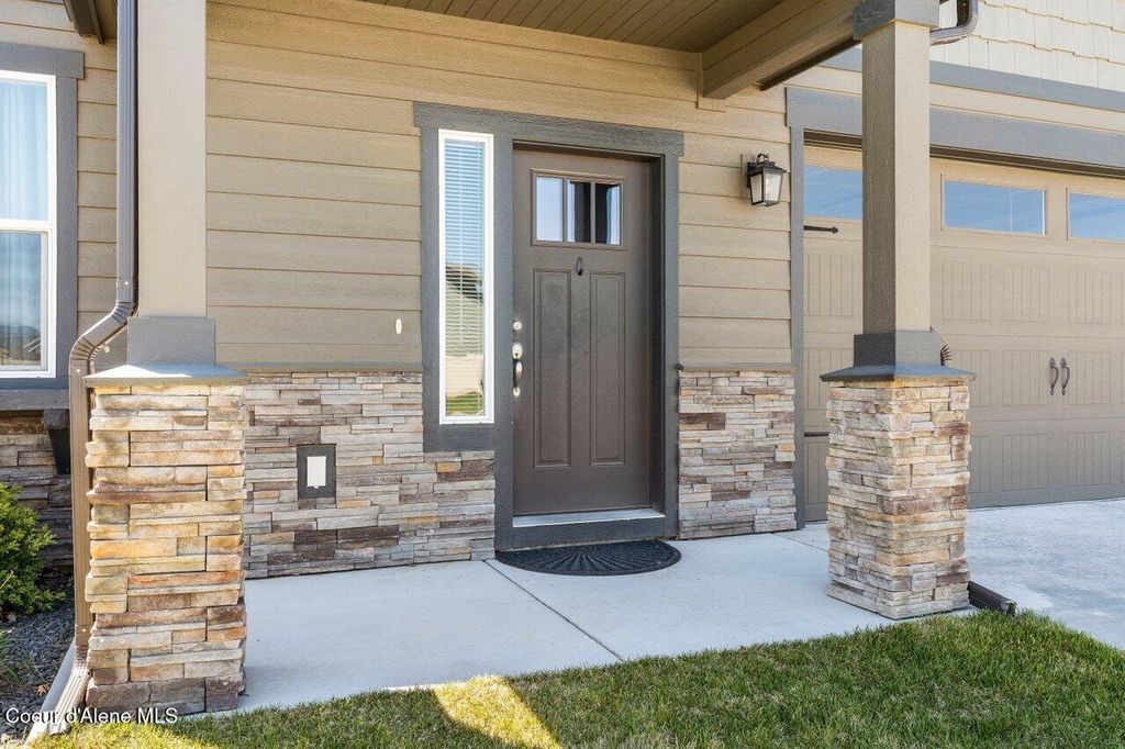 Photo of 13019 LOVELAND Way, Hayden, ID 83835 (MLS # 25-10377)