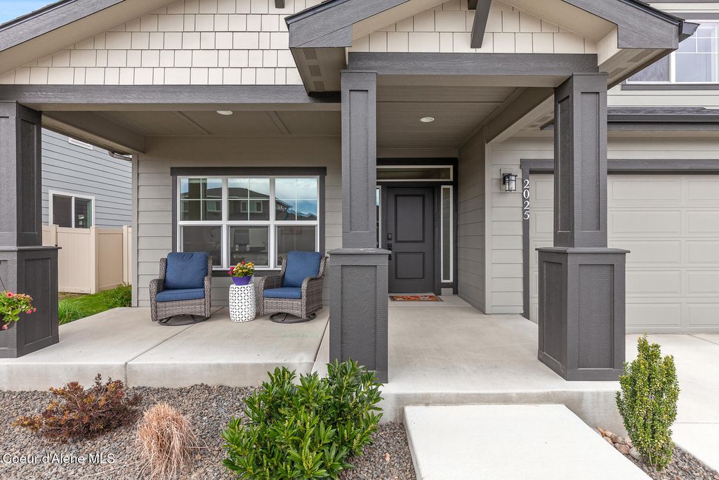 Photo of 2025 Domaine Dr, Coeur dAlene, ID 83815 (MLS # 26-4158)