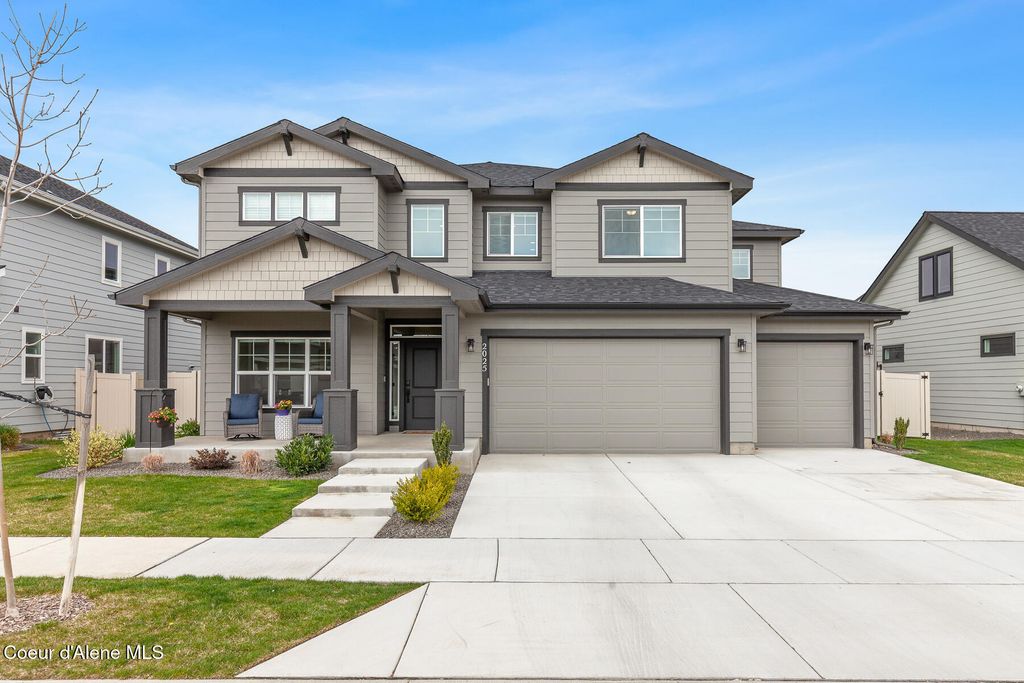 Photo of 2025 Domaine Dr, Coeur dAlene, ID 83815 (MLS # 26-4158)