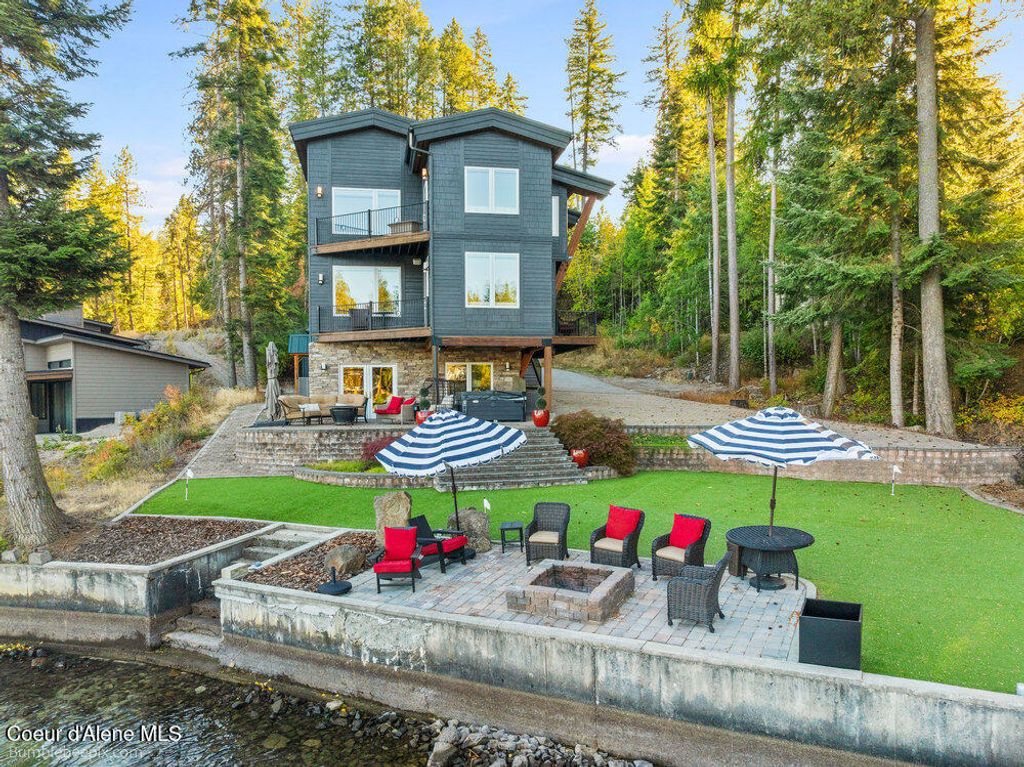 Photo of 8817 RIVERVIEW Dr, Coeur dAlene, ID 83814 (MLS # 25-10234)