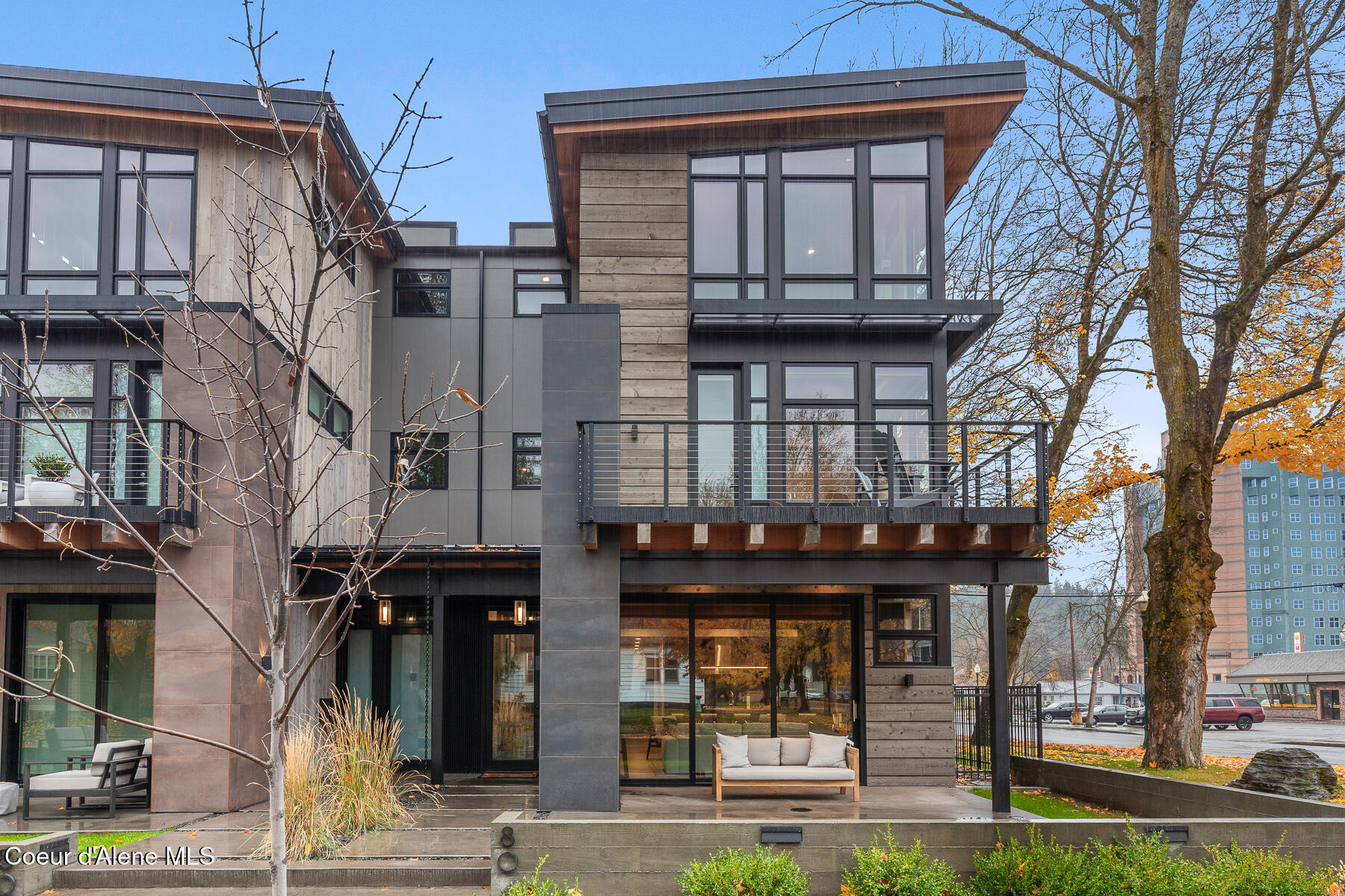 804 LAKESIDE