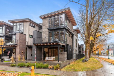 Photo of 804 LAKESIDE Ave, Coeur dAlene, ID 83814 (MLS # 25-10831)