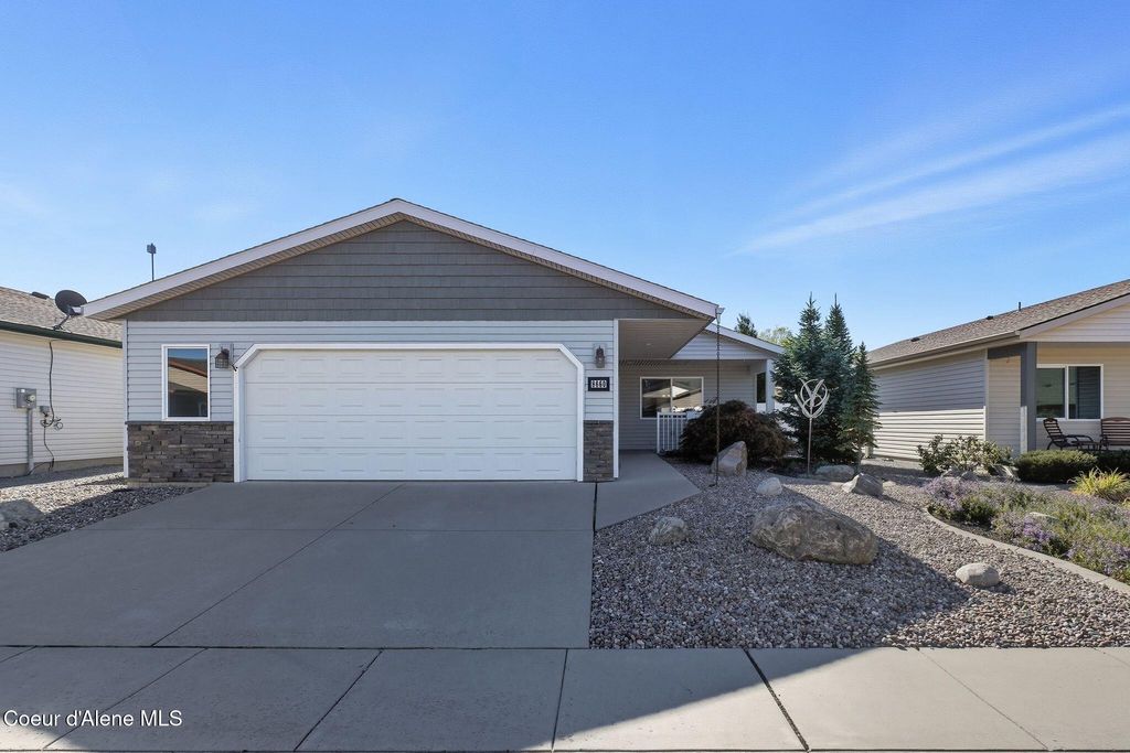 Photo of 8660 Sawtooth St, Rathdrum, ID 83858 (MLS # 25-10192)