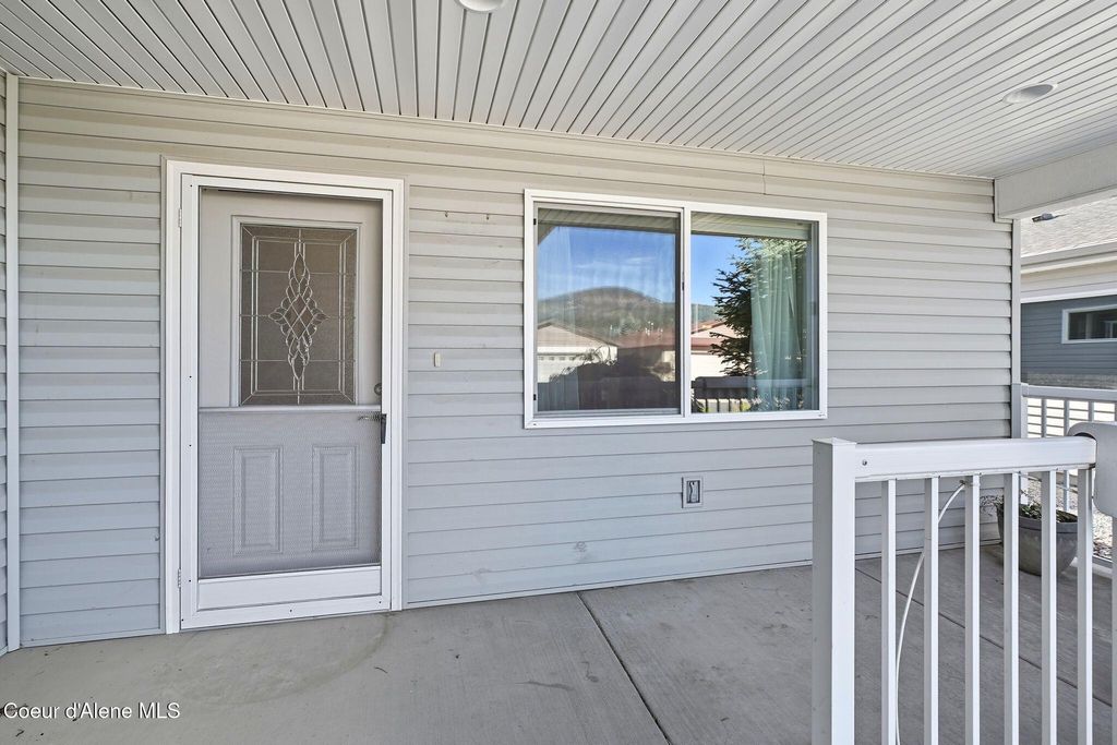 Photo of 8660 Sawtooth St, Rathdrum, ID 83858 (MLS # 25-10192)