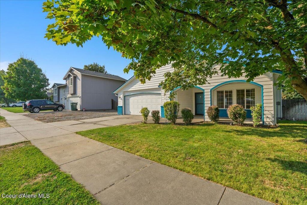 Photo of 997 STARLING Ave, Hayden, ID 83835 (MLS # 25-10679)